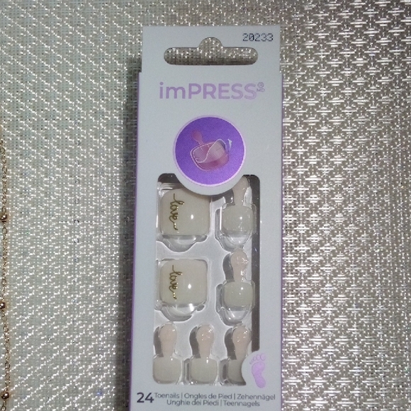 Dainty Gold and White Shell Necklace Set w/ ImPress Pedicure Press On Nails 🏖️ - Picture 7 of 12